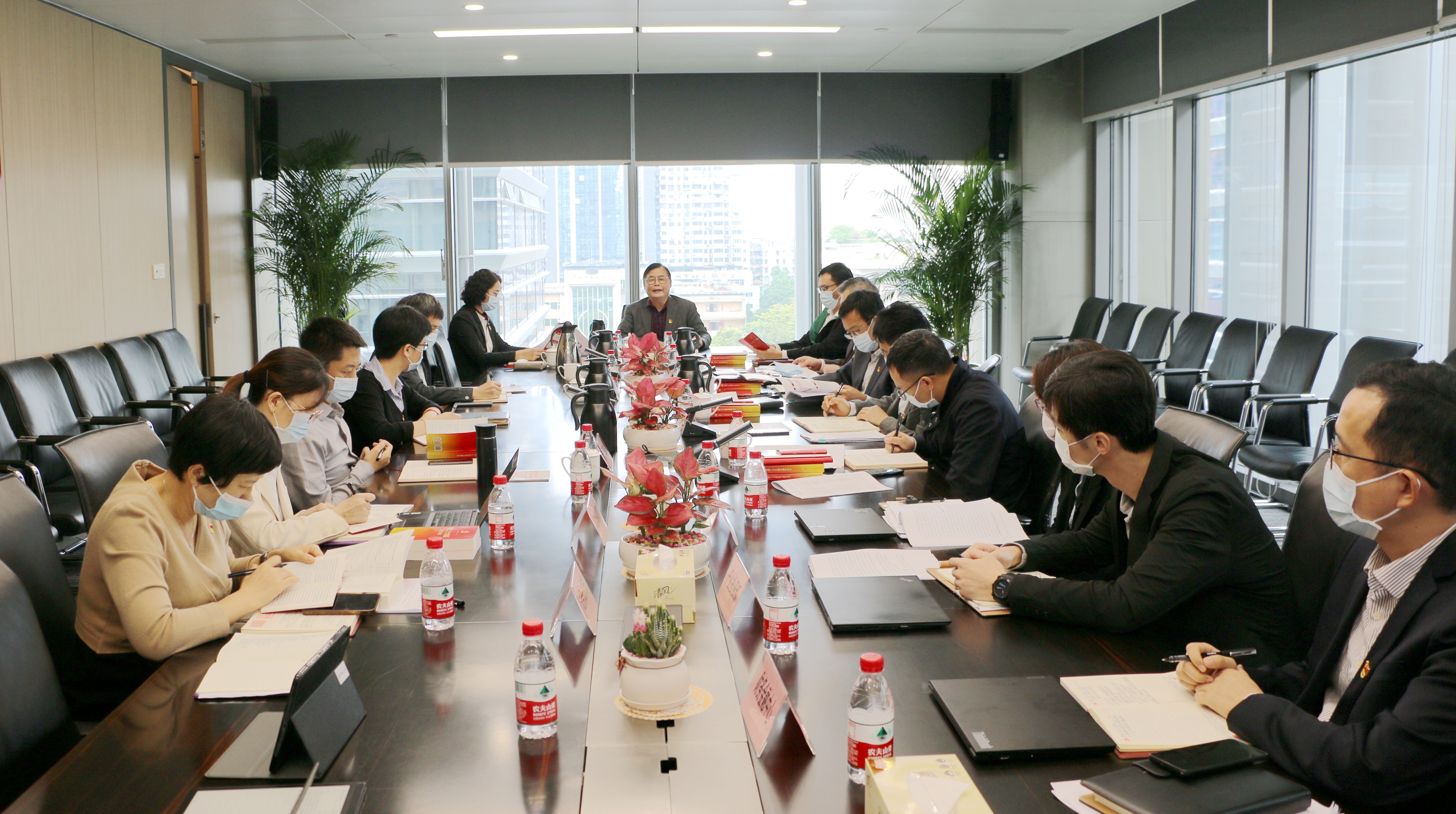 强化党章意识 深入党章进建 践行党章要求——7790必发集团集团党委理论进建中心组专题进建《中国共产党章程（建改案）》