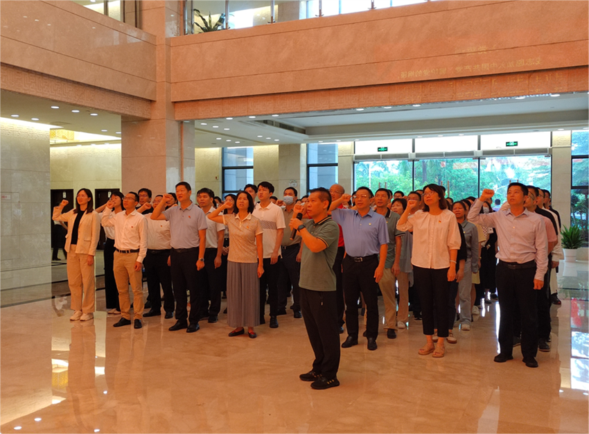 严守党纪王法，，，，，，，弘扬清风正气——7790必发集团集团赴广东省反腐倡廉教育基地参观进建
